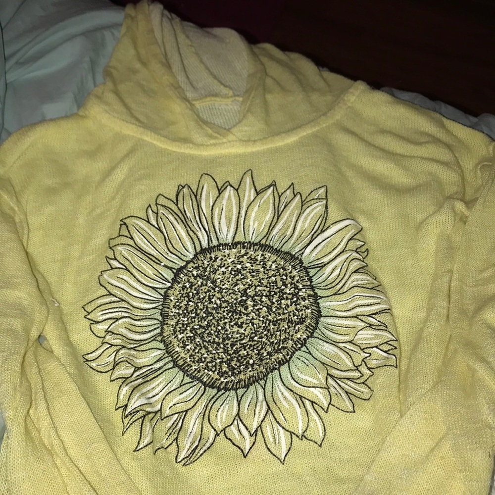 Long sleeve tee.